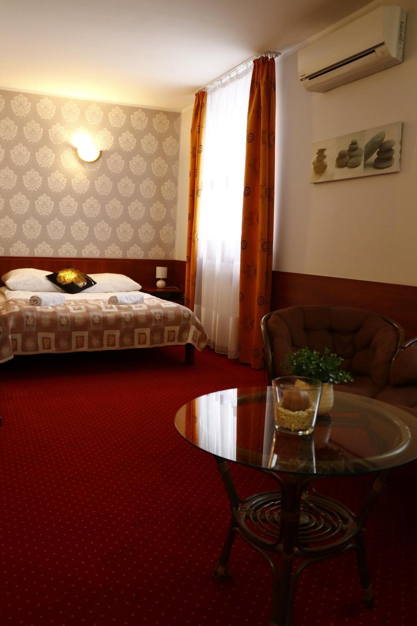 Sala Bankietowa I Pokoje Goscinne Sokolka Esterno foto