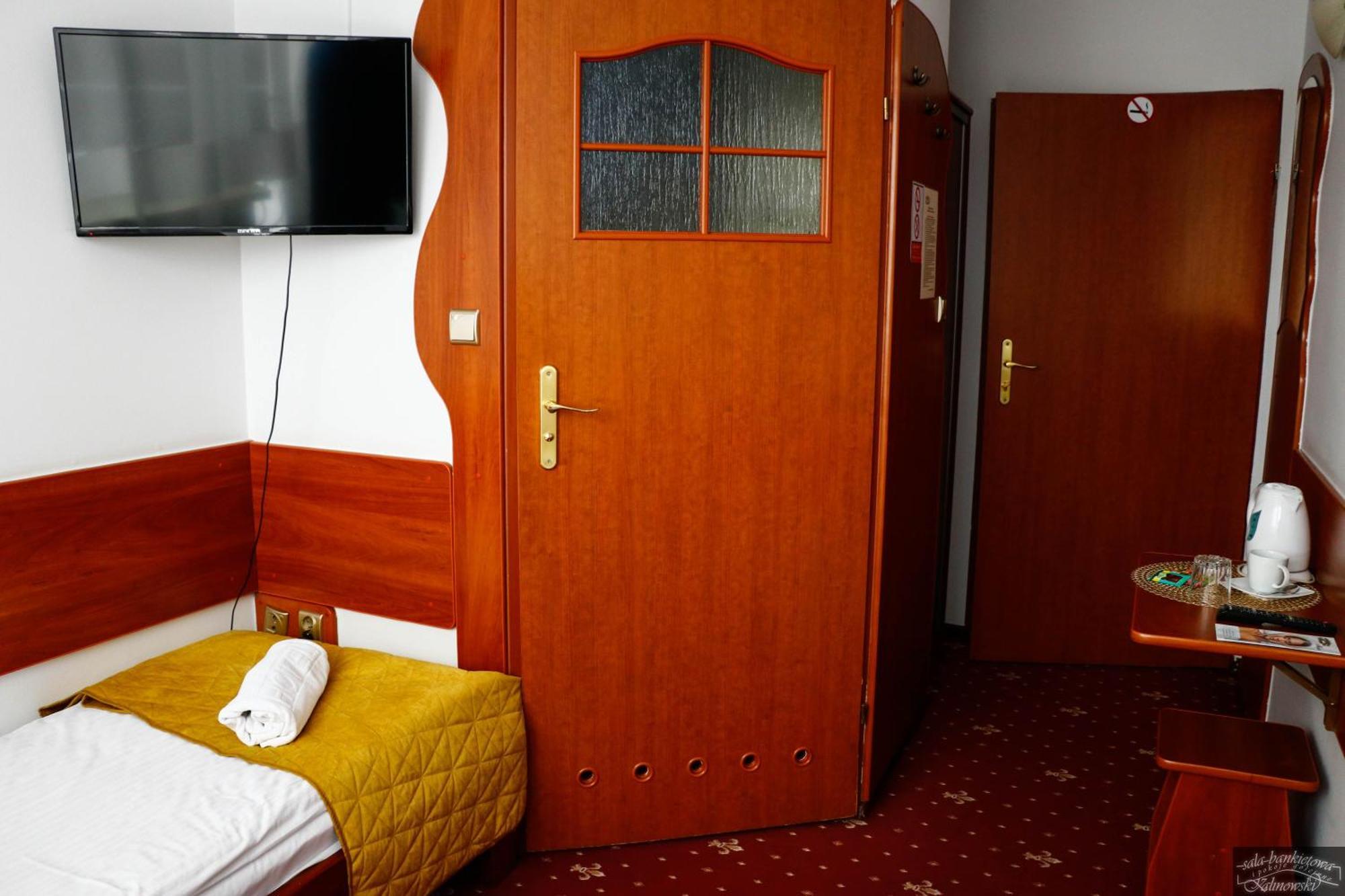 Sala Bankietowa I Pokoje Goscinne Sokolka Esterno foto