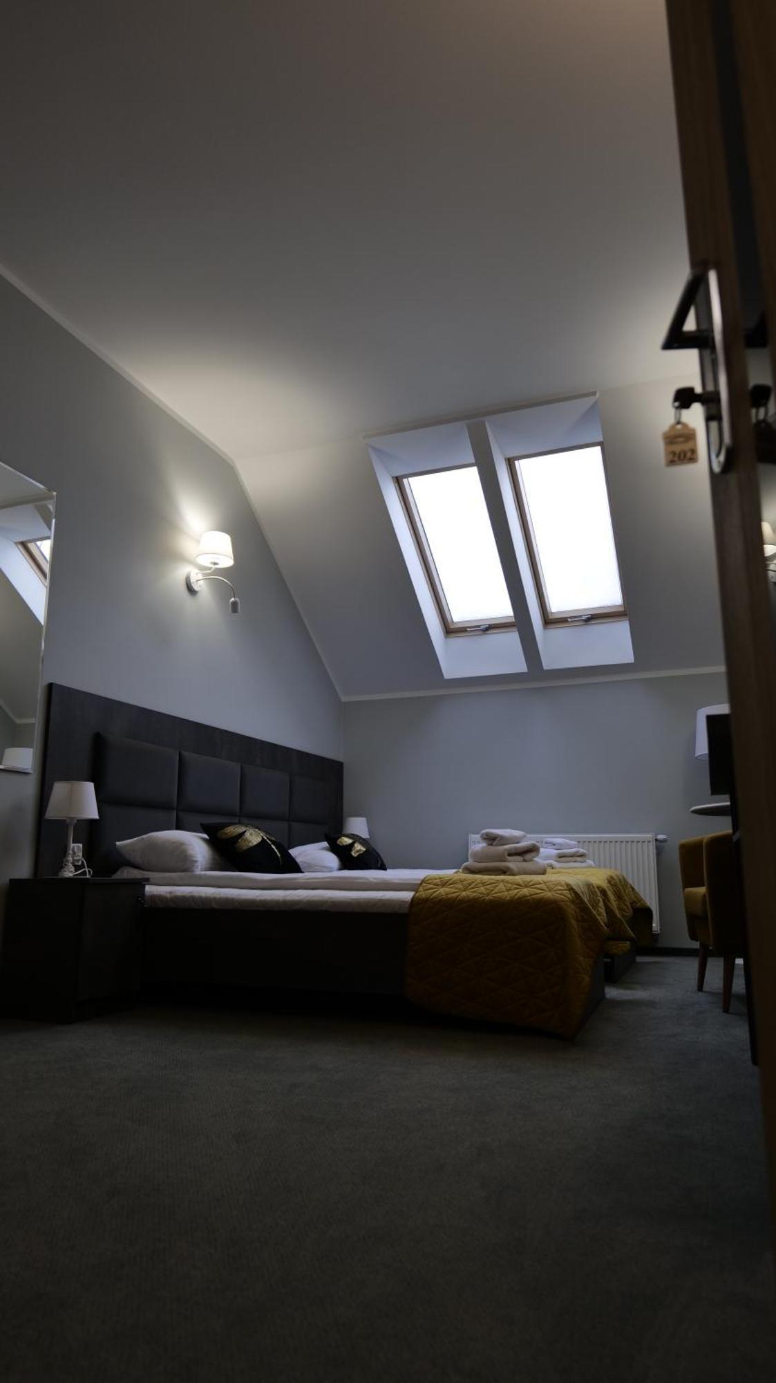 Sala Bankietowa I Pokoje Goscinne Sokolka Esterno foto